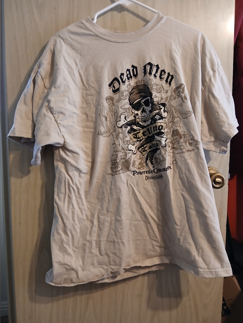 VINTAGE DISNEYLAND Pirates of The Caribbean Shirt SizeXL DEAD MEN TELL NO TALES